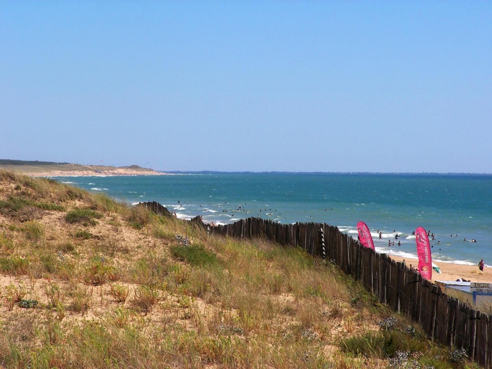 Camping Le Clos Des Pins Longeville-sur-Mer Exterior photo