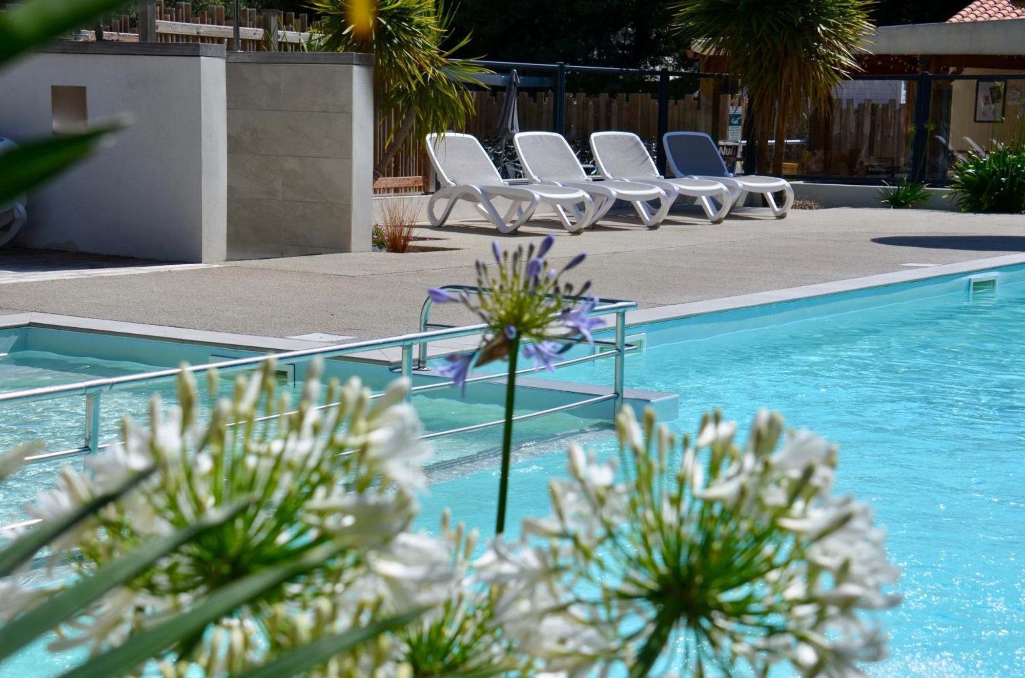 Camping Le Clos Des Pins Longeville-sur-Mer Exterior photo