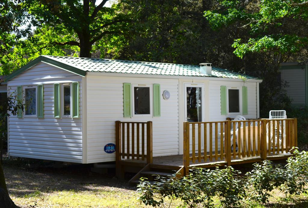 Camping Le Clos Des Pins Longeville-sur-Mer Exterior photo
